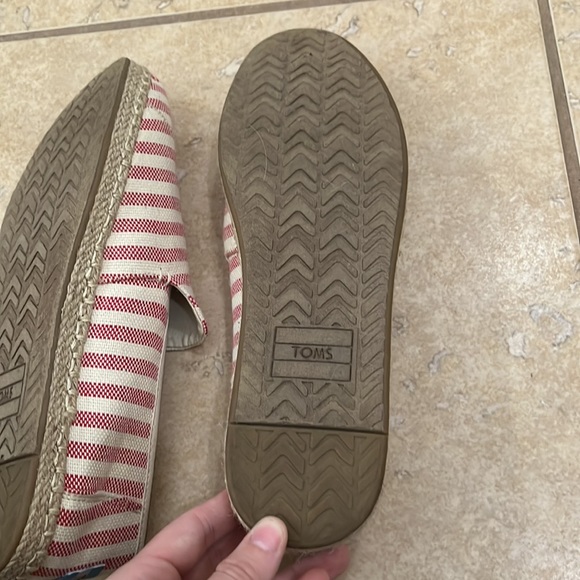 Toms - Picture 8 of 8